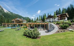 Hotel Dolomitenhof&Chalet Alte Post
